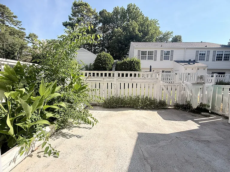 8518 Castle Pine Ct — Photo 3
