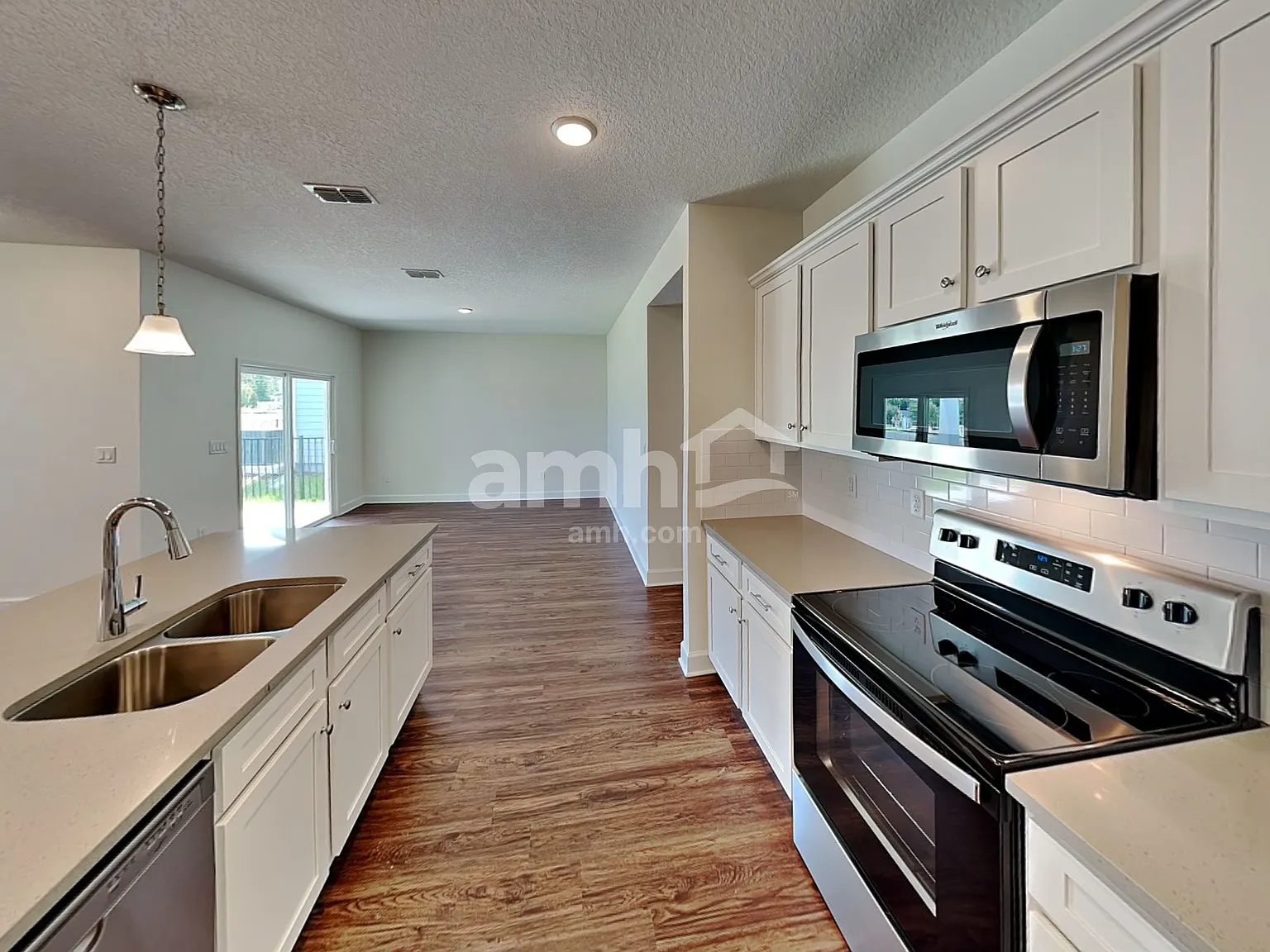 3 bed, 2.0 bath, 1700 sqft, $2,135 — Photo 4
