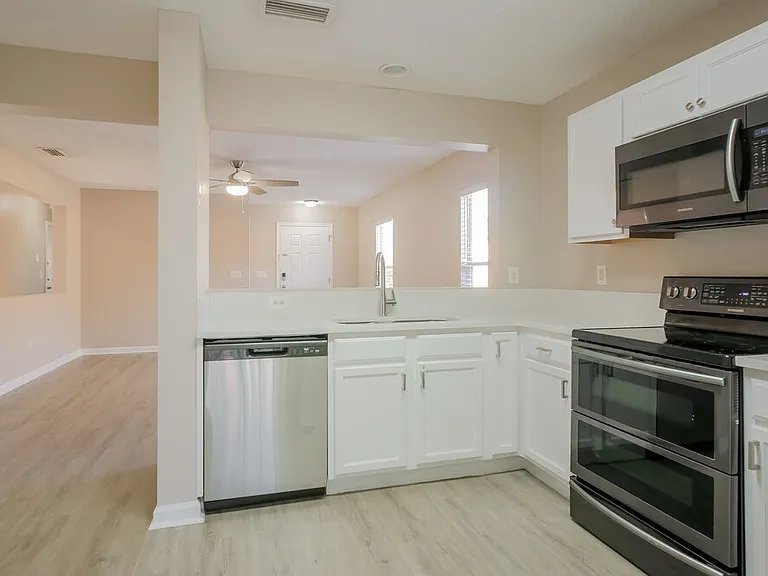 708 Wynfield Cir — Photo 9