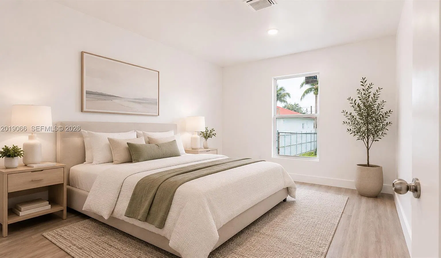 3 bed, 2.0 bath, 2166 sqft, $3,499 — Photo 4