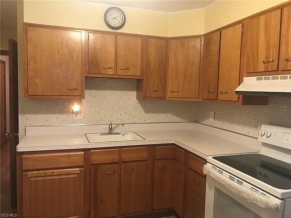 3rd image of 351 E 222nd St