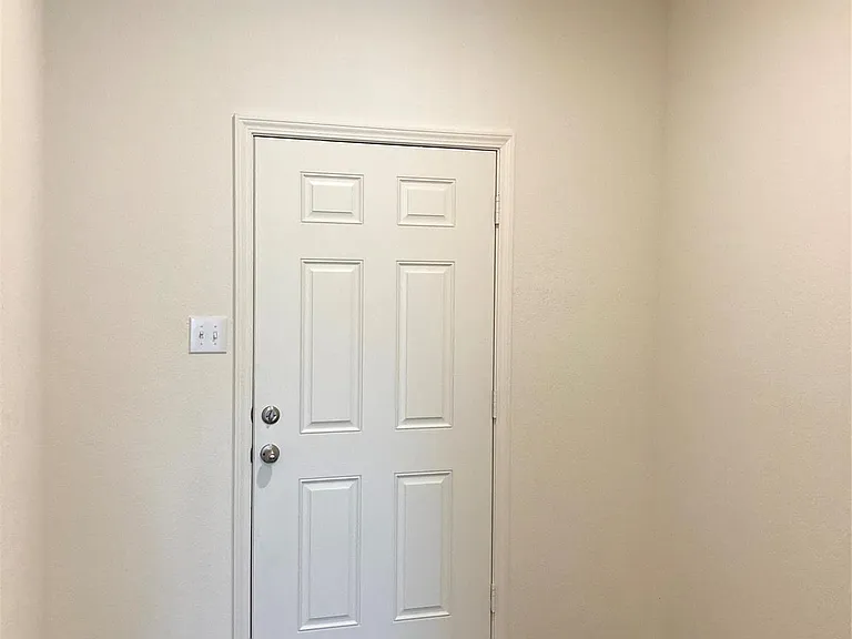 311 Madison Way — Photo 5