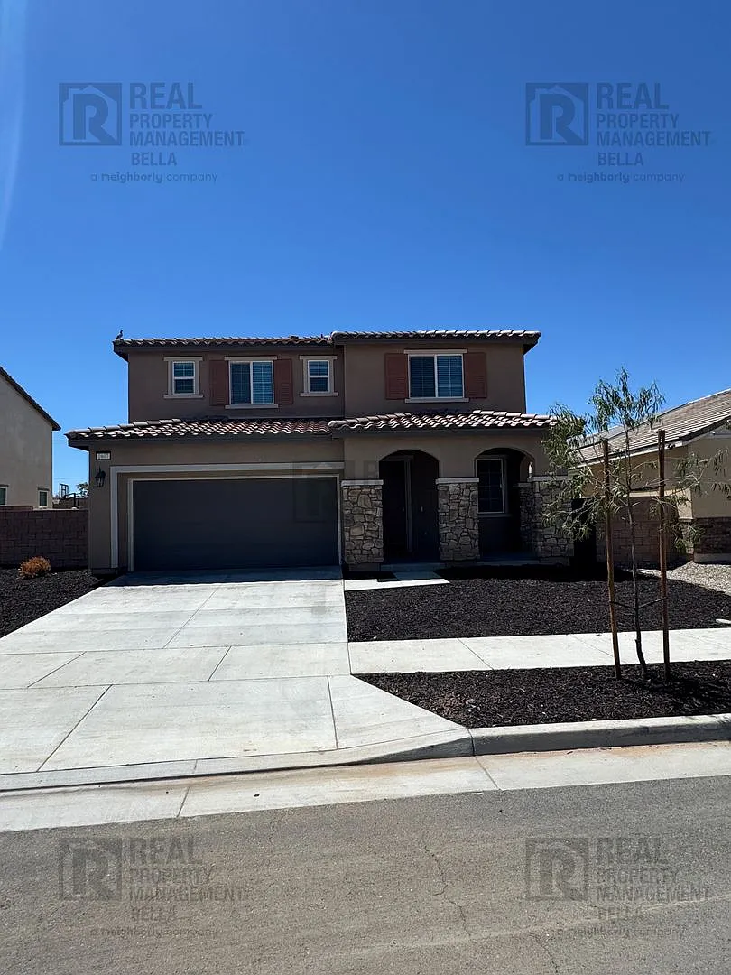 Spacious 3-Bedroom Home in the Desirable McSweeny Farms Community! — Photo 1