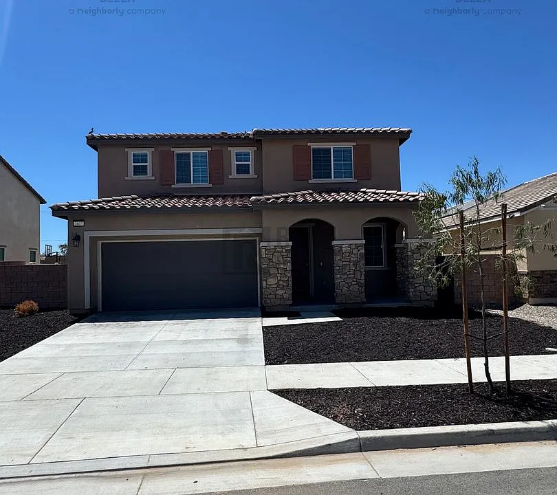 2807 Moonshimmer St