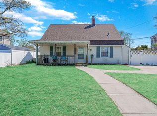 30 Harrow Ln, Levittown, NY 11756