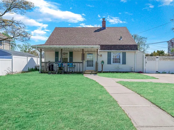 30 Harrow Lane, Levittown, NY 11756