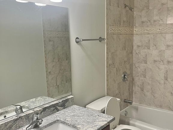 4th image of 2022 W Warren Blvd APT 2