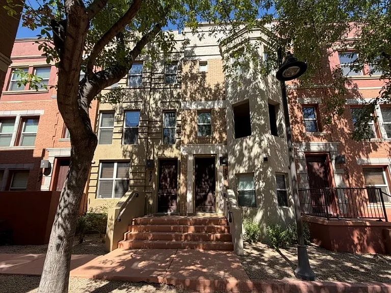 555 W 6th St — Photo 17