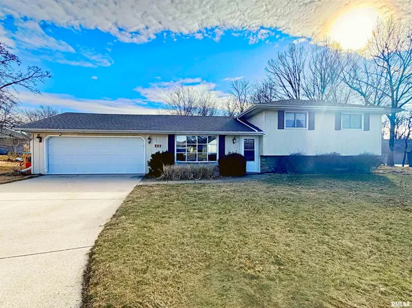 205 District Ct, East Peoria, IL 61611