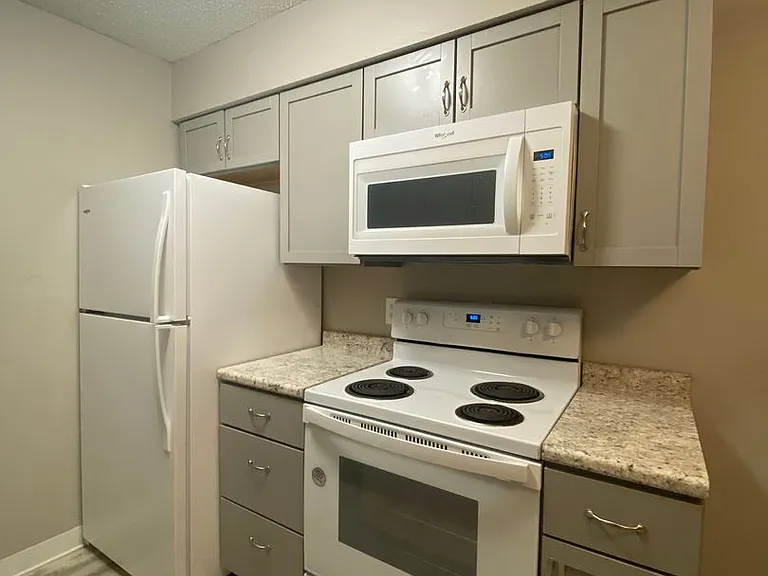 Parkview Apartments — Photo 8