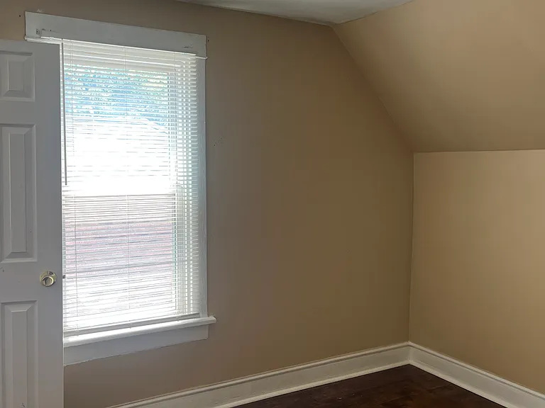 501 S May St — Photo 18