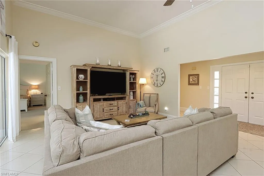 4 bed, 3.0 bath, 2419 sqft, $19,500 — Photo 4