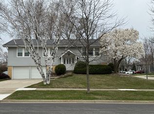 1750 Chippendale Rd, Hoffman Estates, IL 60169