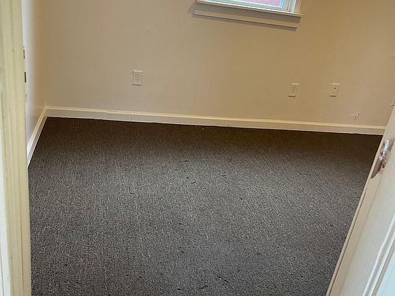 3rd image of 121 Delong Ave #1R