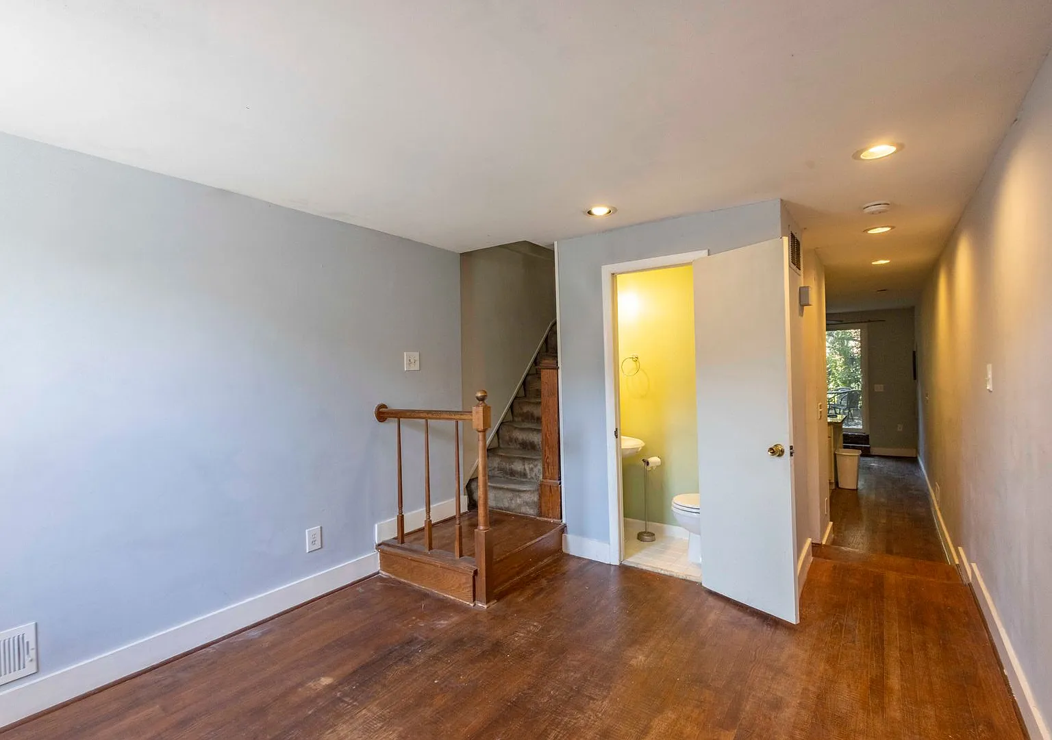 Charming 1Bed/1.5Bath Townhome with Loft in Washington Village, MD! — Photo 3