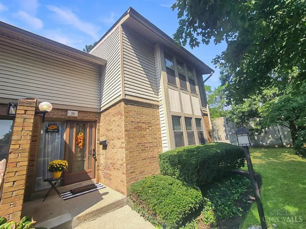 28 Woodcrest Dr, Cincinnati, OH 45246