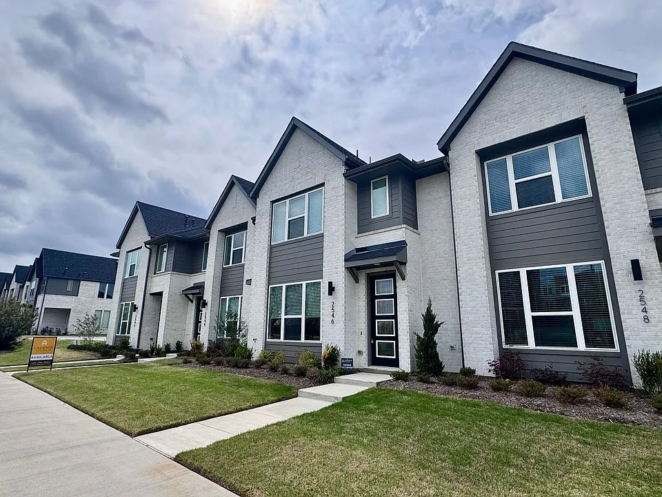2546 Campden Mews
