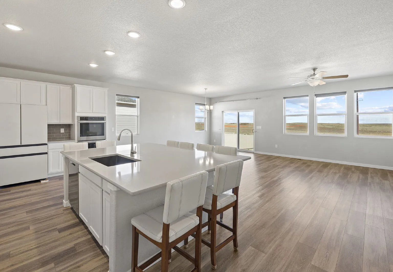 5 bed, 3.0 bath, 3359 sqft, $3,100 — Photo 3