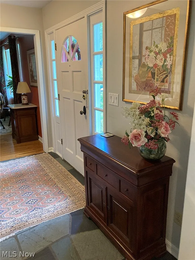2 bed, 1.5 bath, 1988 sqft, $2,400 — Photo 3