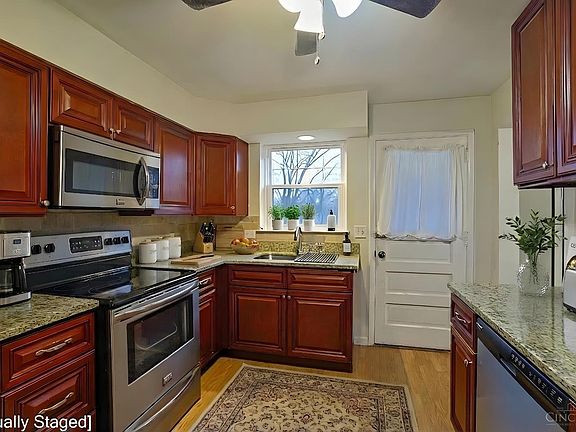 5th image of 10108 Zig Zag Rd