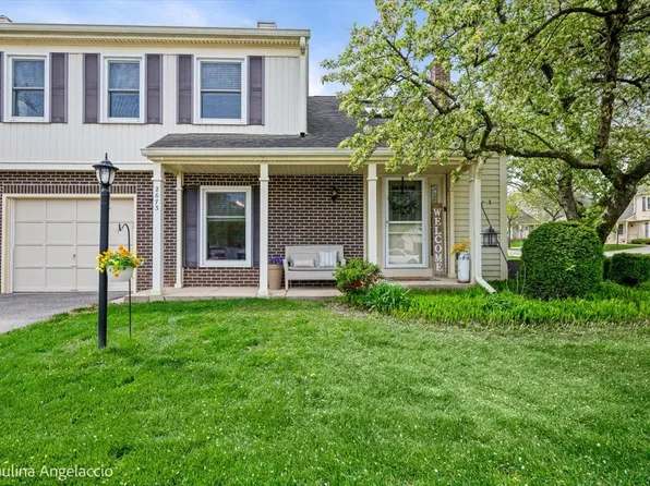 2673 College Hill Cir, Schaumburg, IL 60173