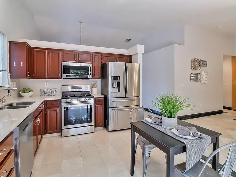4522 Peacock Ct — Photo 8