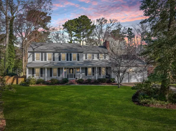 207 Walden Dr, Yorktown, VA 23692