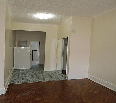 5th image of 676 Lincoln Pl APT 9