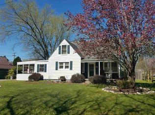 55 River Rd, Milton, WV 25541