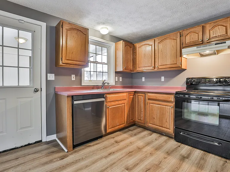 54 Vandora Dr — Photo 22