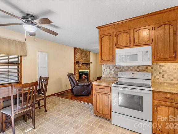 5th image of 4377 Eastridge Dr