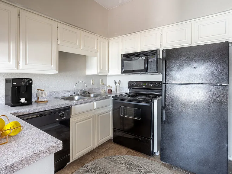 400 E Pearl St #108 — Photo 4
