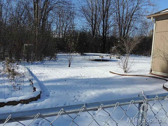 5th image of 2105 Beech Lane Dr