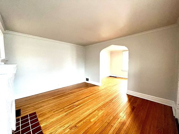 5th image of 5837 Hampton Ave