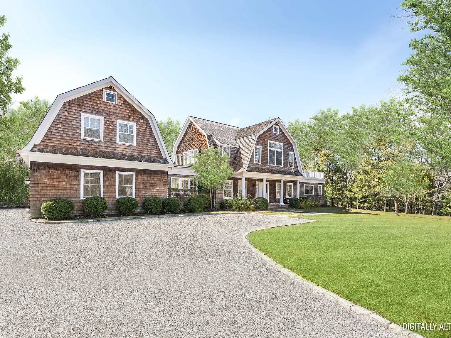Impeccably Maintained Gambrel with Heated Pool & Tennis — Photo 4