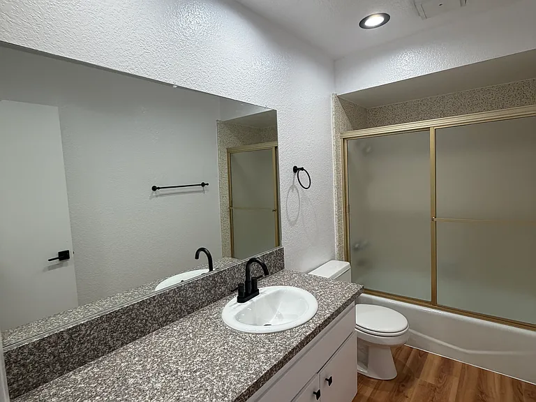 12540 Chandler Blvd #318 — Photo 25