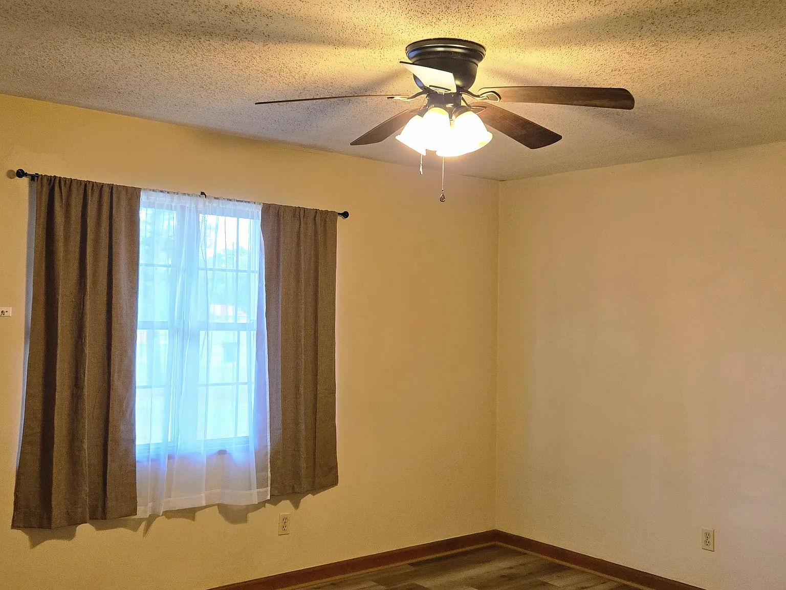 2 bed, 900 sqft, $1,350 — Photo 4