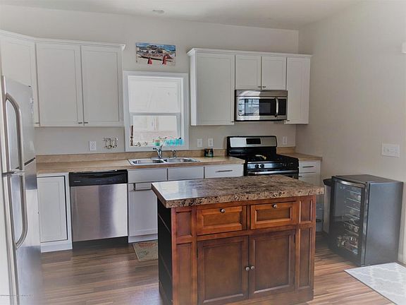 4th image of 415 Coolidge Ave #A