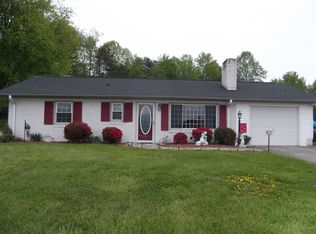 139 W Cleve St, Mount Airy, NC 27030