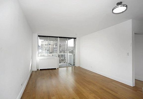 4th image of 424 W End Ave #711
