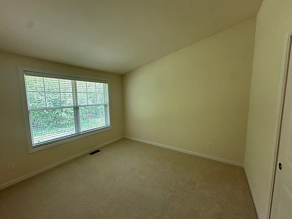 3rd image of 517 Crescent Ct