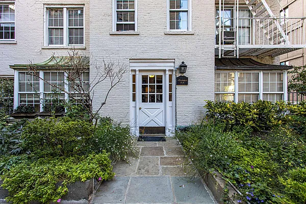 Sold by Compass | media 7