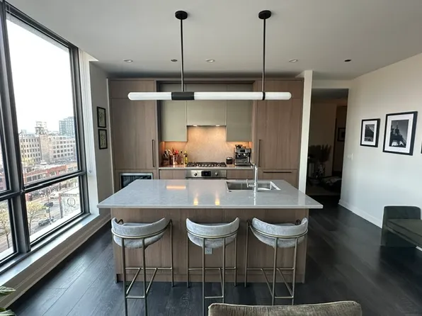 162 N Peoria St #806, Chicago, IL 60607