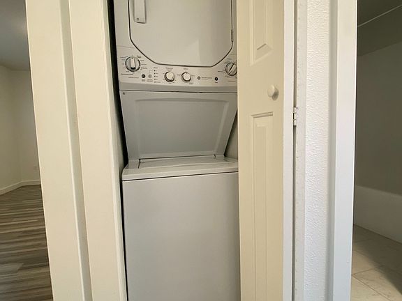 4th image of 430 Lake St S #235