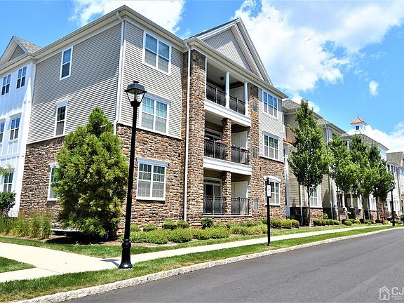2nd image of 5101 Enclave Cir