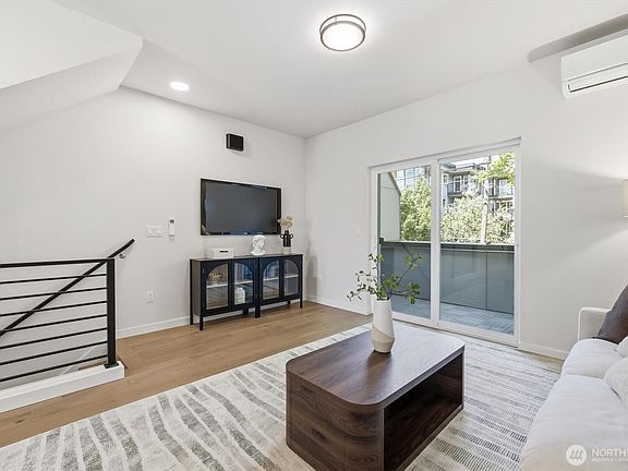 5th image of 105 NW 39 th Street #E