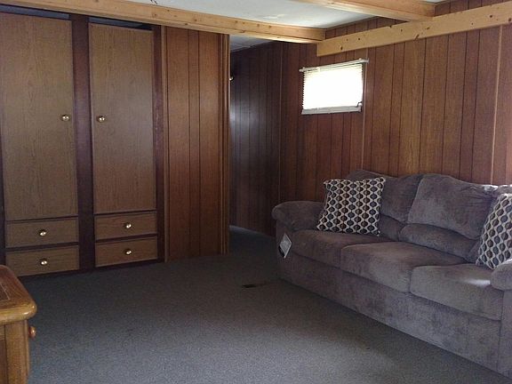 3rd image of 527 Lake Rd