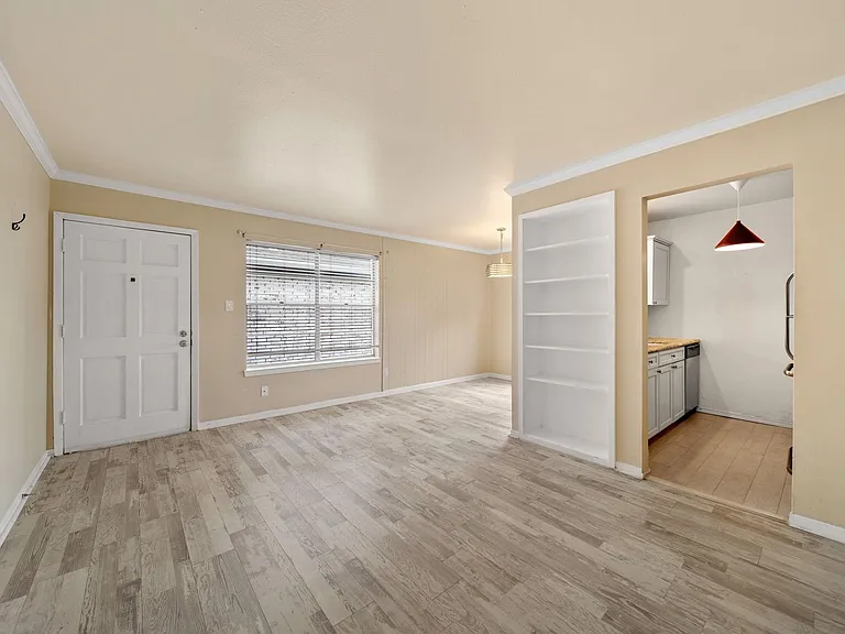 421 Emerson St #5 — Photo 1