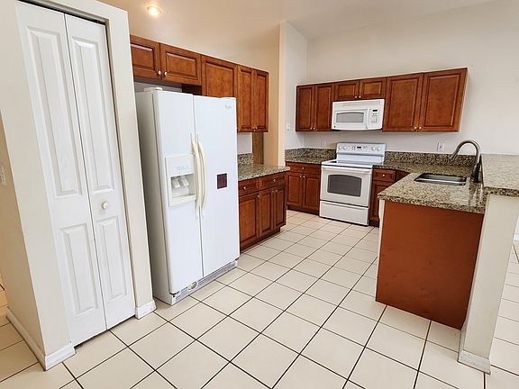 2nd image of 3406 SW Coco Palm Dr