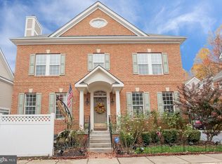 6906 Inlet Cove Dr, Fort Belvoir, VA 22060